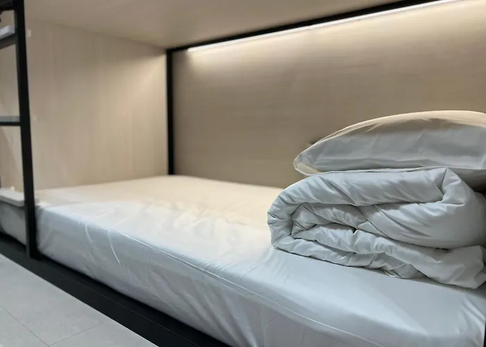 Kapselhotel Sleep Box *