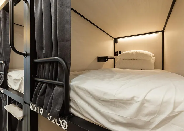 Kapselhotel Sleep Box *