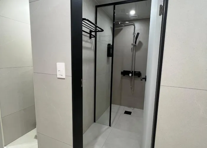 Sleep Box Kapselhotel *